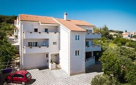 Apartment Lana St